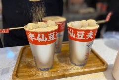 过气的餐饮小吃品牌，通过设计策划一年连开3000家，半仙豆夫如何做到的？